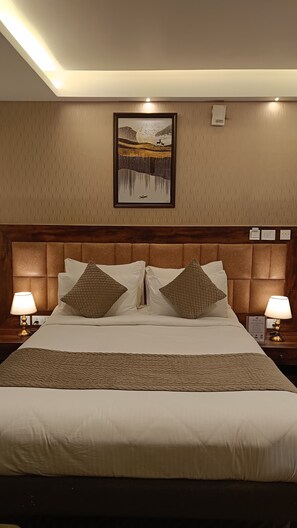 Classic Double Room | Soundproofing, iron/ironing board, free WiFi - Royal Ace Luxur Hotel (Bengaluru)