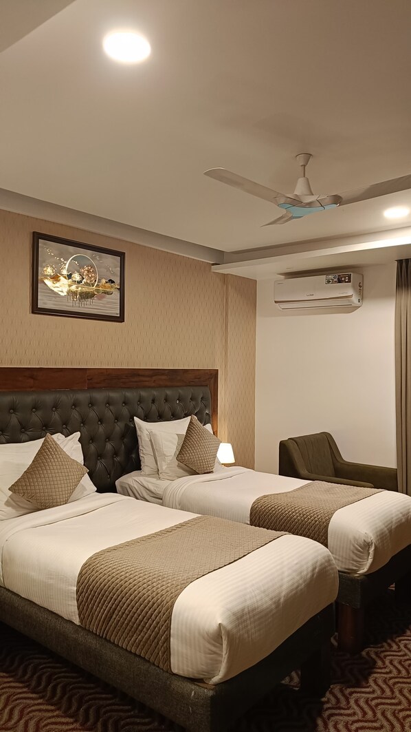 Classic Double Room | Soundproofing, iron/ironing board, free WiFi - Royal Ace Luxur Hotel (Bengaluru)