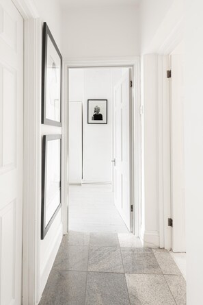 Interior - The White Leopard – Stylish 3BR in Chelsea (London)