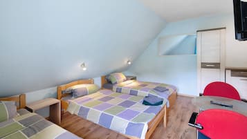 1 chambre, fer et planche Ă repasser, Wi-Fi gratuit, draps fournis