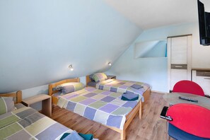 1 chambre, fer et planche à repasser, Wi-Fi gratuit, draps fournis