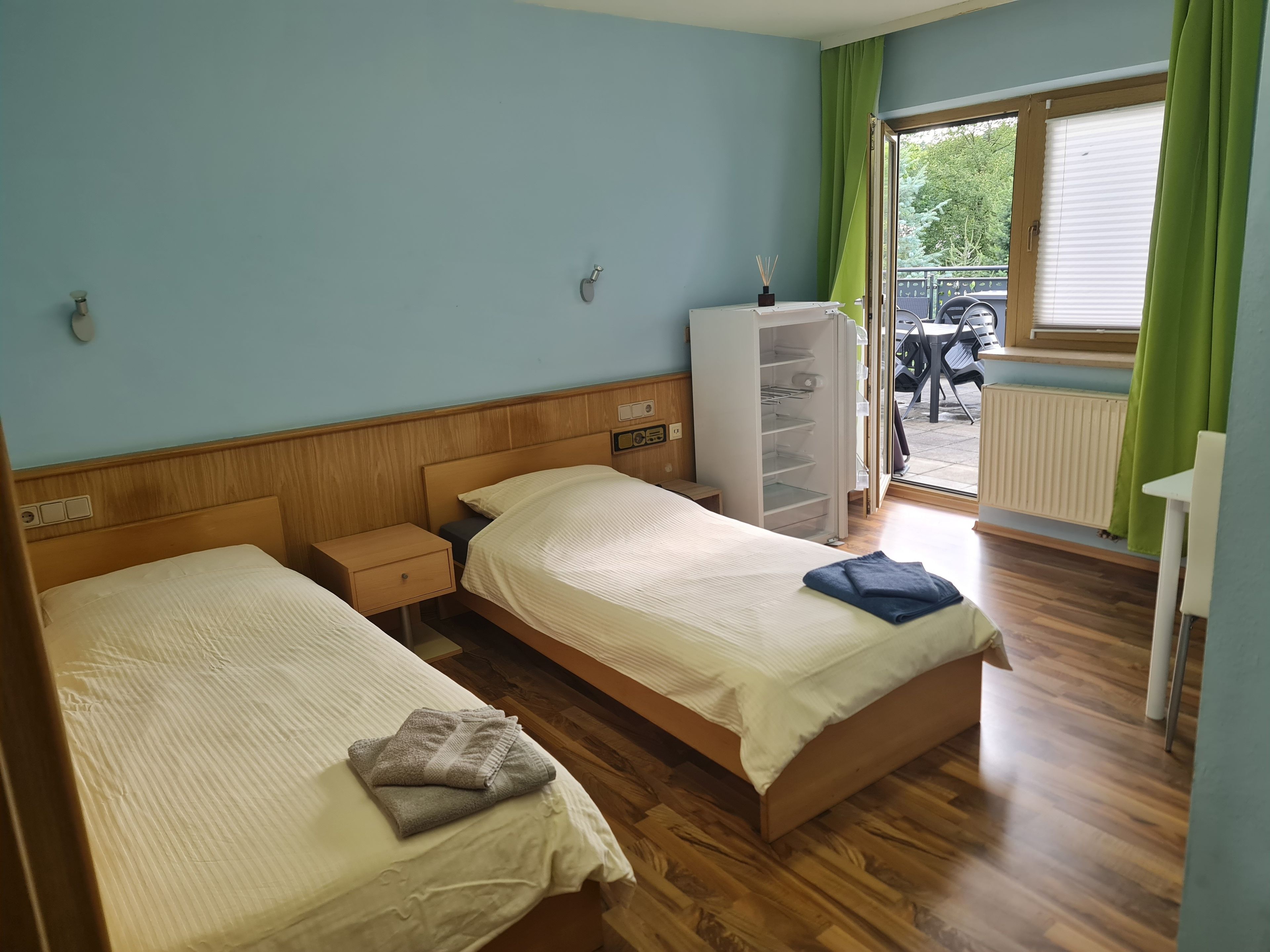 1 habitación, tabla de planchar con plancha, wifi gratis y ropa de cama 