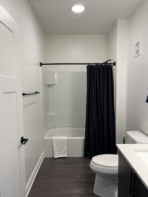 Doccia, asciugacapelli, asciugamani, sapone