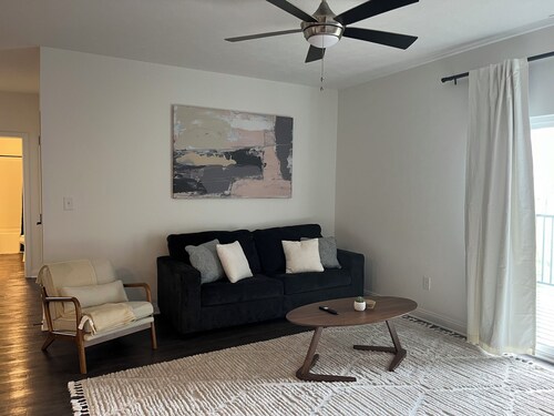 Modern Cozy 2-bdrm 2-bath Escape