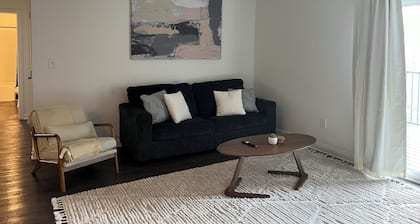 Modern Cozy 2-bdrm 2-bath Escape
