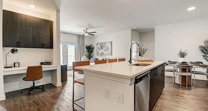 Modern Cozy 2-bdrm 2-bath Escape