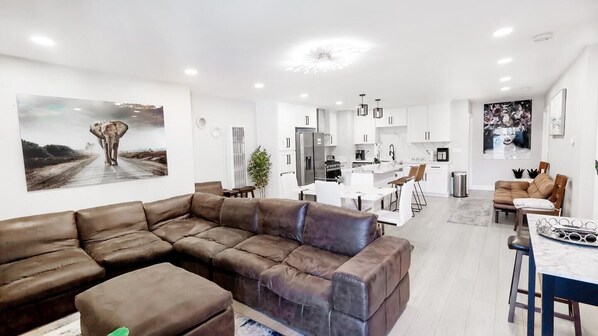 TV - Exotic home 3bed2bath 20min to beach downtown (Spring Valley)