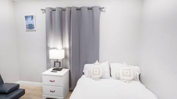 3 bedrooms, iron/ironing board, WiFi, bed sheets