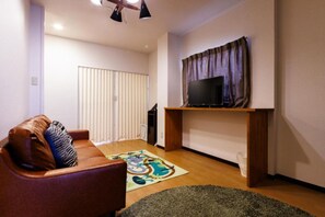 Flat-screen TV - Fiore Shimanouchi (Osaka)