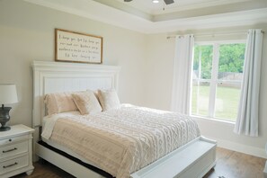 3 bedrooms, desk, iron/ironing board, free WiFi