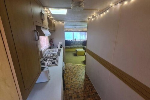 Cozy Cardiff Cabin Retreat sleeps 6 by Aimee