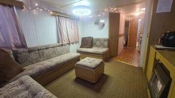 Fernseher, Kamin, Stereoanlage