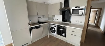 Exquisite Riverside Living in a Stunning Flat
