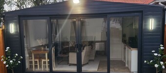 1-Bed Studio with Parking, Ideal for Couples