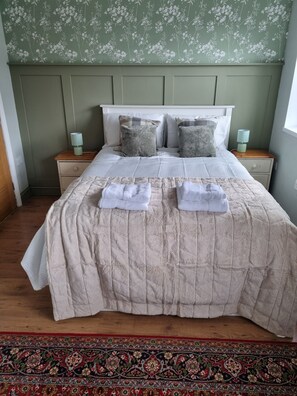 1 dormitorio, tabla de planchar con plancha, wifi y ropa de cama