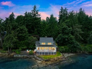 Exterior - Historic Beach Cottage on The Puget Sound (Bremerton)