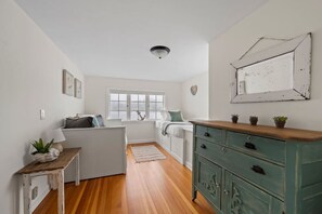 2 bedrooms, desk, iron/ironing board, free WiFi