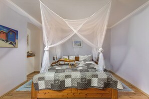 2 slaapkamers, een strijkplank/strijkijzer, gratis wifi, beddengoed