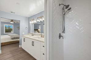 Douche, serviettes fournies