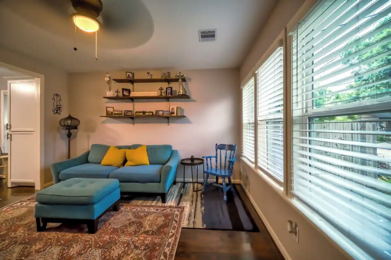 Charming 2-bedroom bungalow with WiFi, AC in marvelous East End, Houston