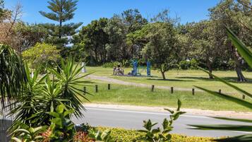 Superior-Apartment, am Strand | Blick vom Balkon