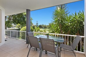 Superior appartement, aan het strand | Balkon