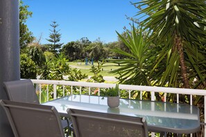 Superior-Apartment, am Strand | Balkon