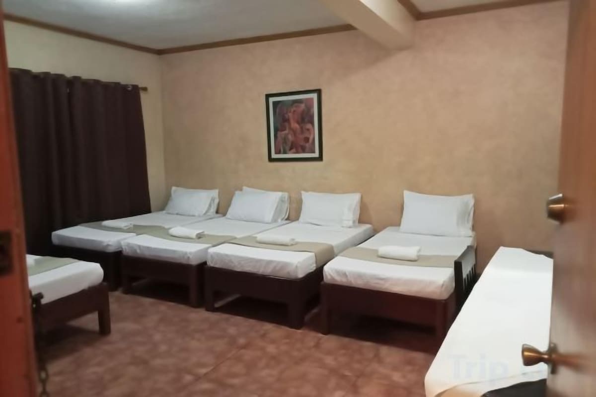 RedDoorz Family Room