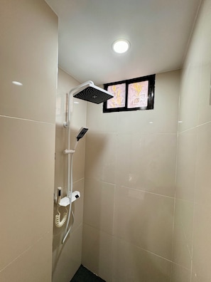 Deluxe Double Room | Bathroom