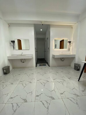Economy Shared Dormitory, Men only | Bathroom - LUCKY TITO (Boracay Island)