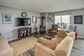 TV, fireplace, DVD player