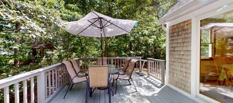 Airy home with AC, W/D, deck, & bikes- close to Nauset Light Beach & trails