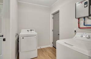 Interior - Close to Fort Gregg-Adams, VSU & Southside Medical – Comfort & Convenience (Petersburg)