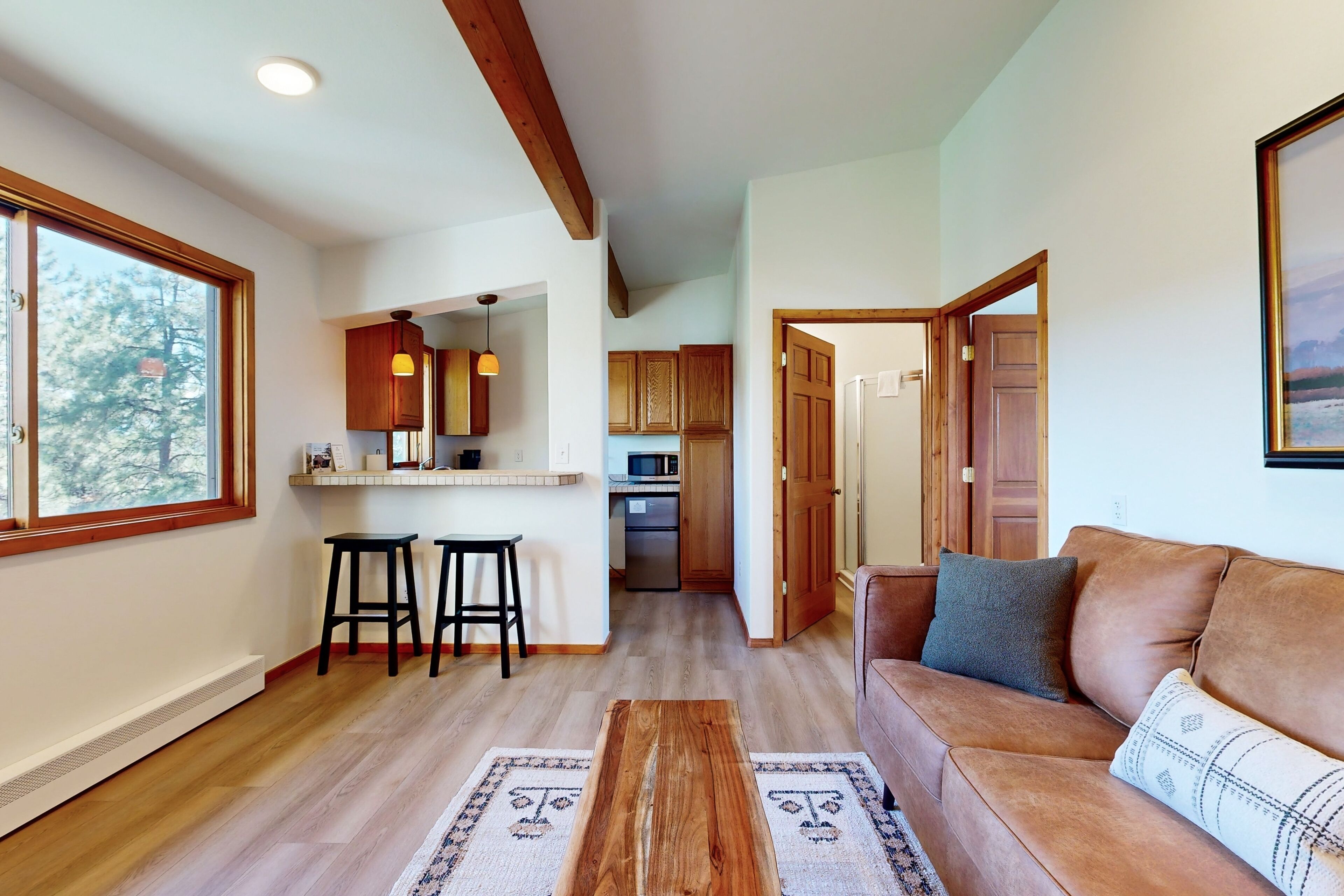Comfortable rental with kitchenette, streaming TV & great views