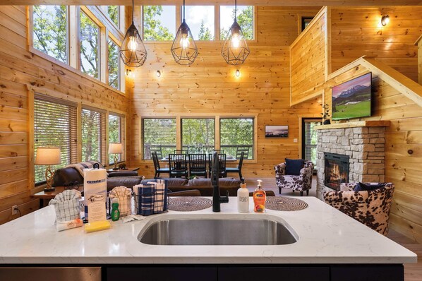 Interior - Poolin` In The Smokies - Indoor Pool Cabin (Sevierville)