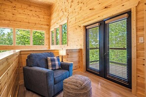 Interior - Poolin` In The Smokies - Indoor Pool Cabin (Sevierville)