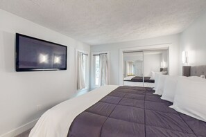 2 bedrooms, WiFi, bed sheets - Splendid home with deck, W/D & free WIFI (Blakeslee)