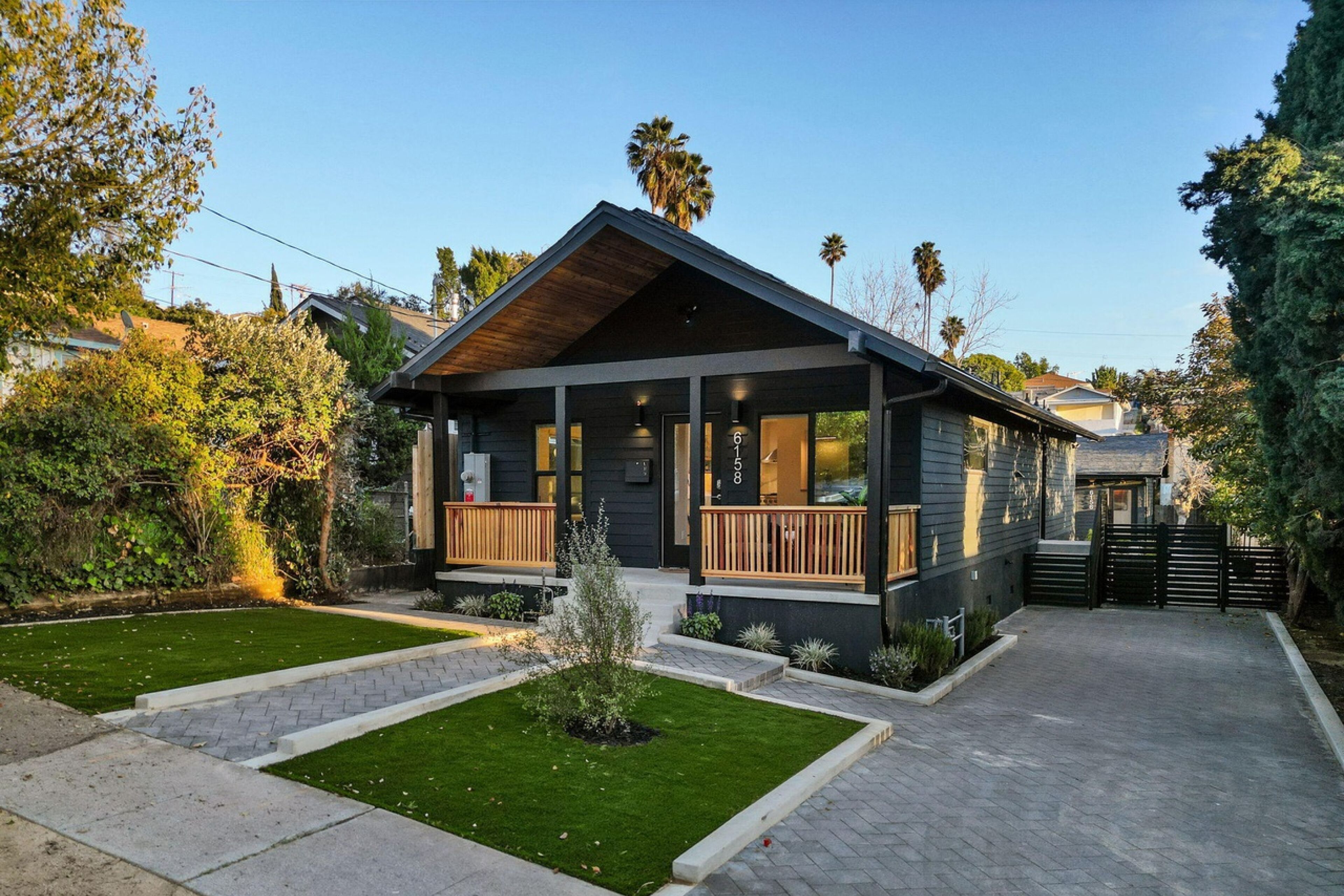 Cozy Modern Craftsman 2 Bed 2 Bath, High Speed WIFI