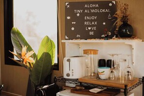 Coffee and/or coffee maker - Tiny Al'Molokai by Tiny Away (Alloway)