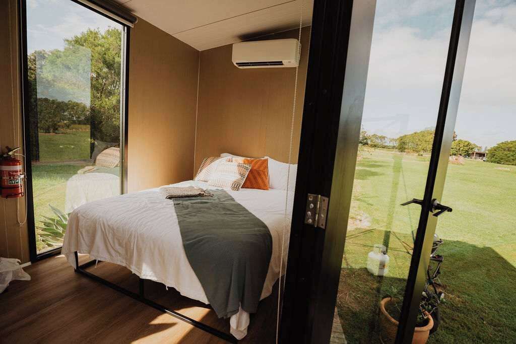 1 bedroom, bed sheets