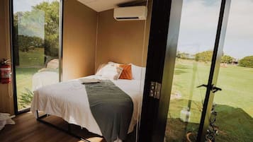 1 bedroom, bed sheets