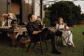 Outdoor dining - Tiny Al'Molokai by Tiny Away (Alloway)