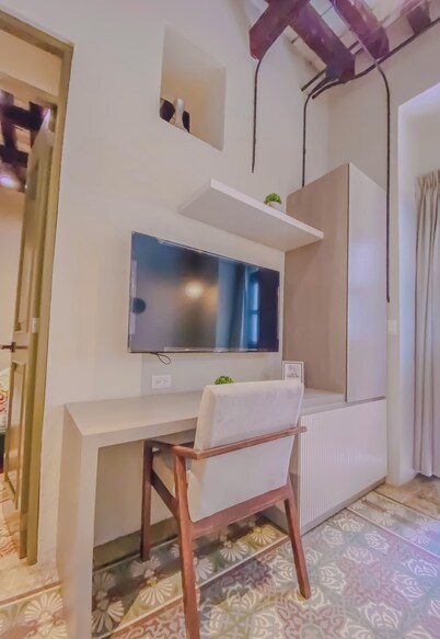 Cozy 1-bedroom suite in amazing Puebla with King size bed, WiFi and bathtub