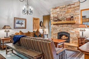 TV, fireplace - 2BR Keystone Condo, Near Ski Lifts & Trails (Keystone)