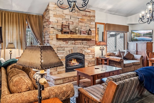 2BR Keystone Condo, Near Ski Lifts & Trails