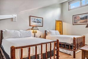 2 عدّة غرف نوم ومكواة/لوح كي وواي فاي وملاءات أسرّة