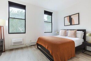 2 bedrooms, iron/ironing board, WiFi, bed sheets - Amazing Greenpoint 2BR w/ Laundry & A/C, by Blueground (Brooklyn)