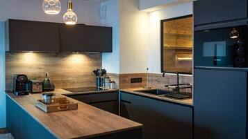 Fridge, oven, dishwasher, toaster