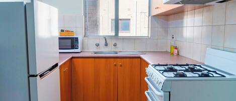 Oven, cookware/dishes/utensils