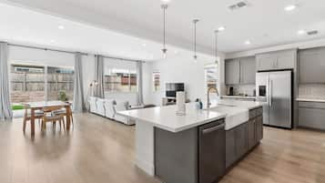 Refrigerador, microondas, horno, placa de cocina